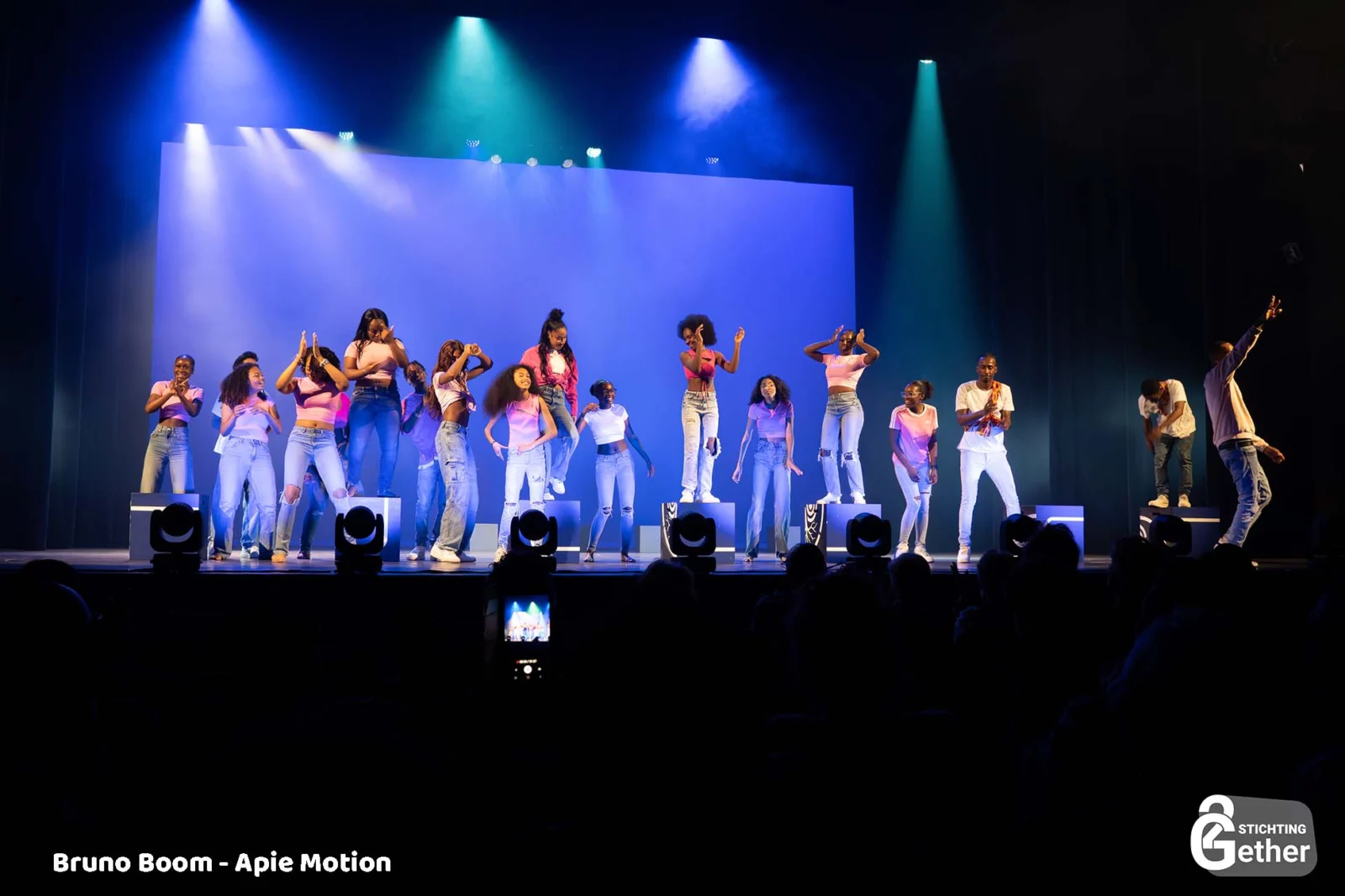 Dans en muziek tijdens Keti Koti Tilburg